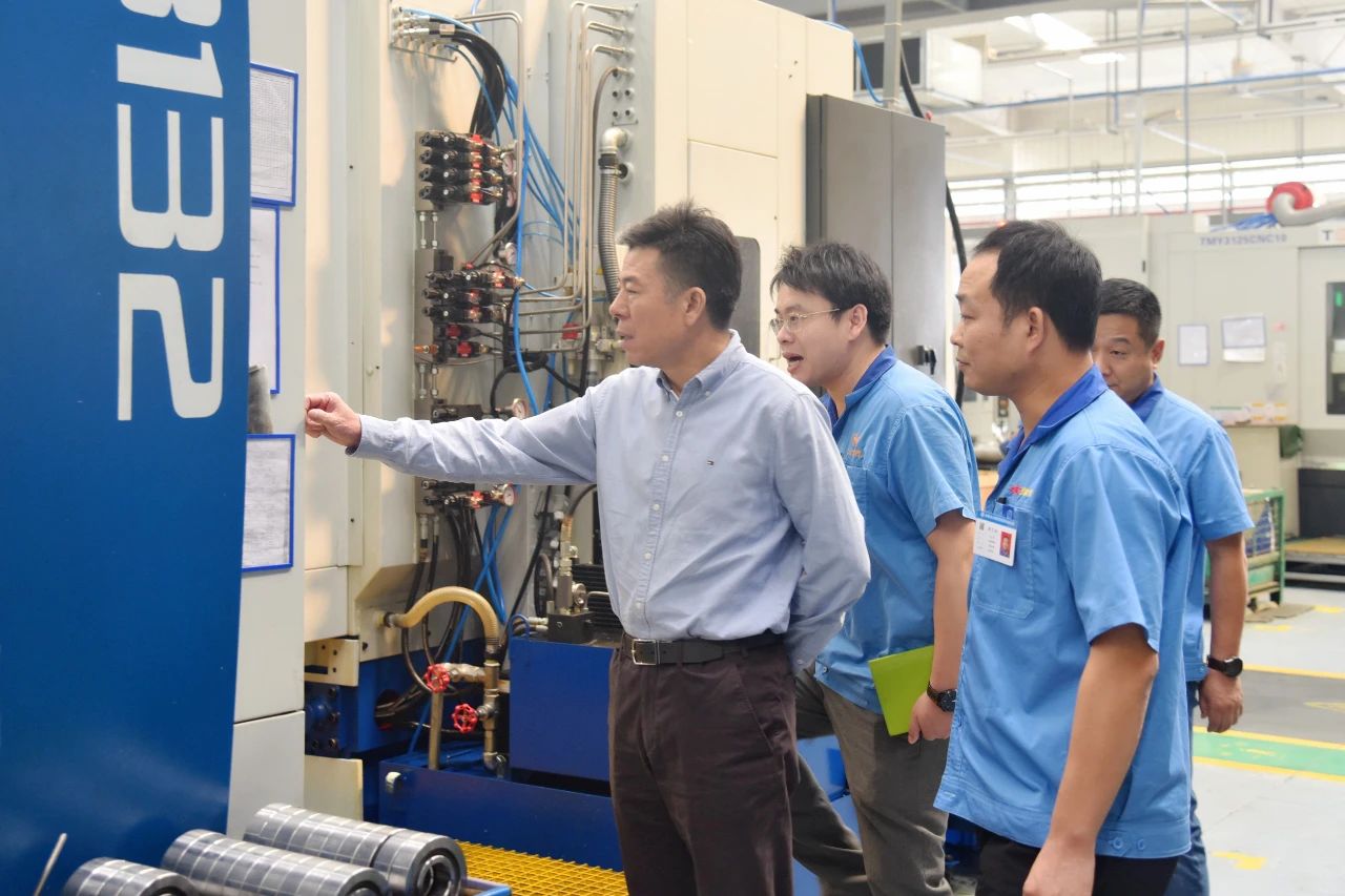 嚴鑒鉑董事長深入秦川集團沃克齒輪調研指導工作